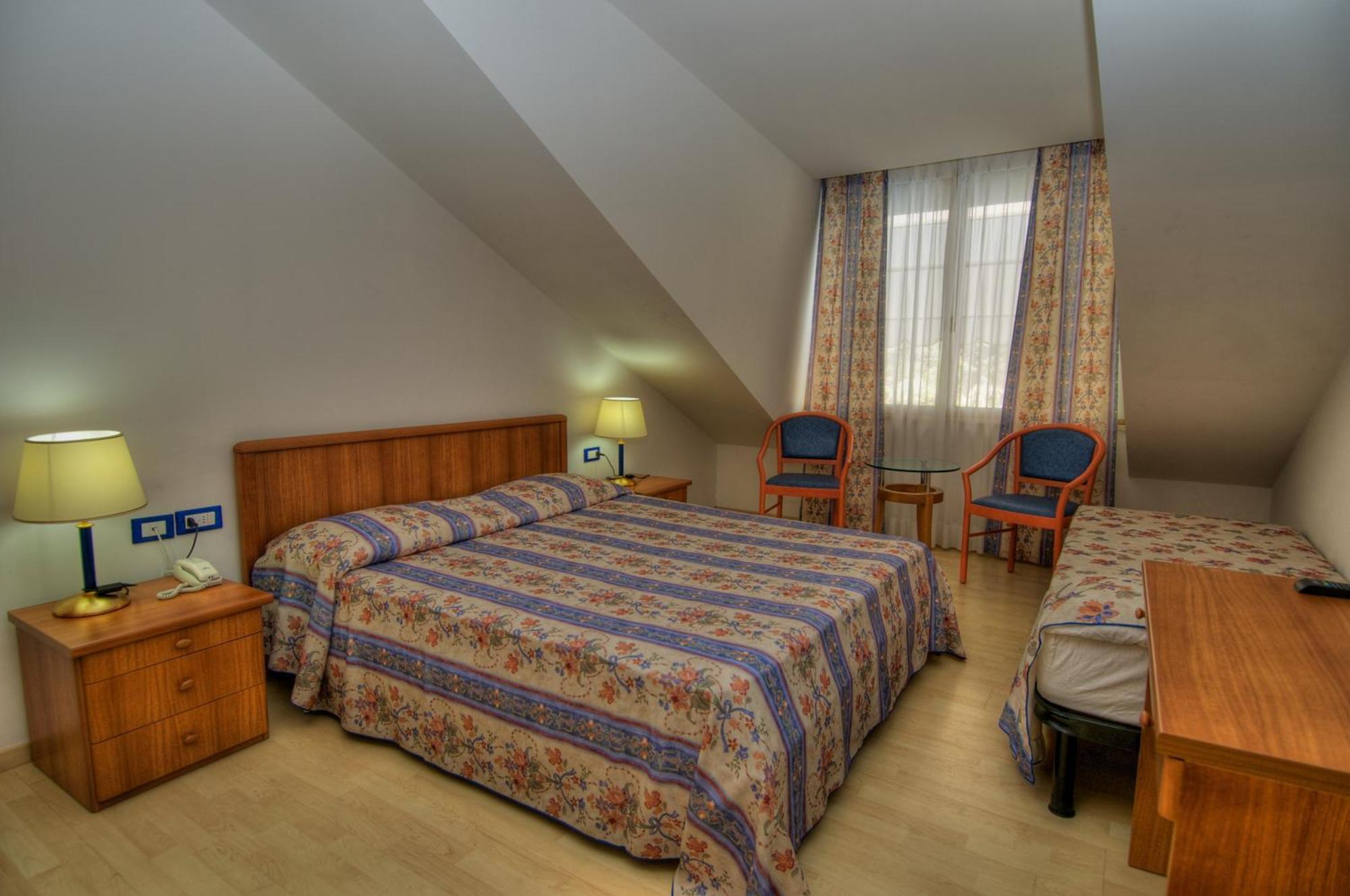 Hotel Caracas Lignano Sabbiadoro Esterno foto