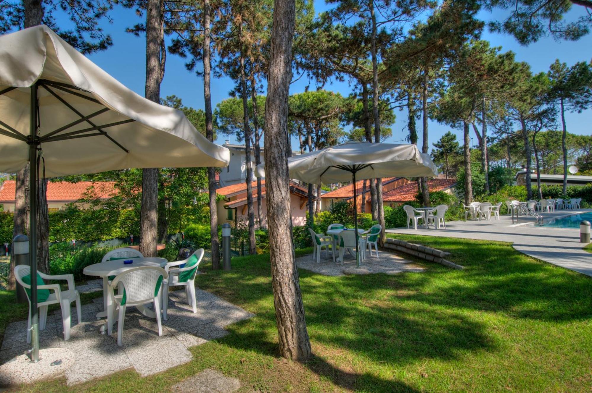 Hotel Caracas Lignano Sabbiadoro Esterno foto