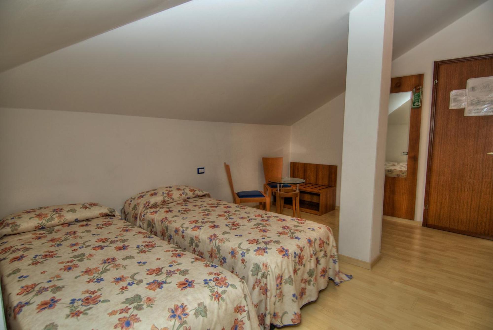 Hotel Caracas Lignano Sabbiadoro Esterno foto