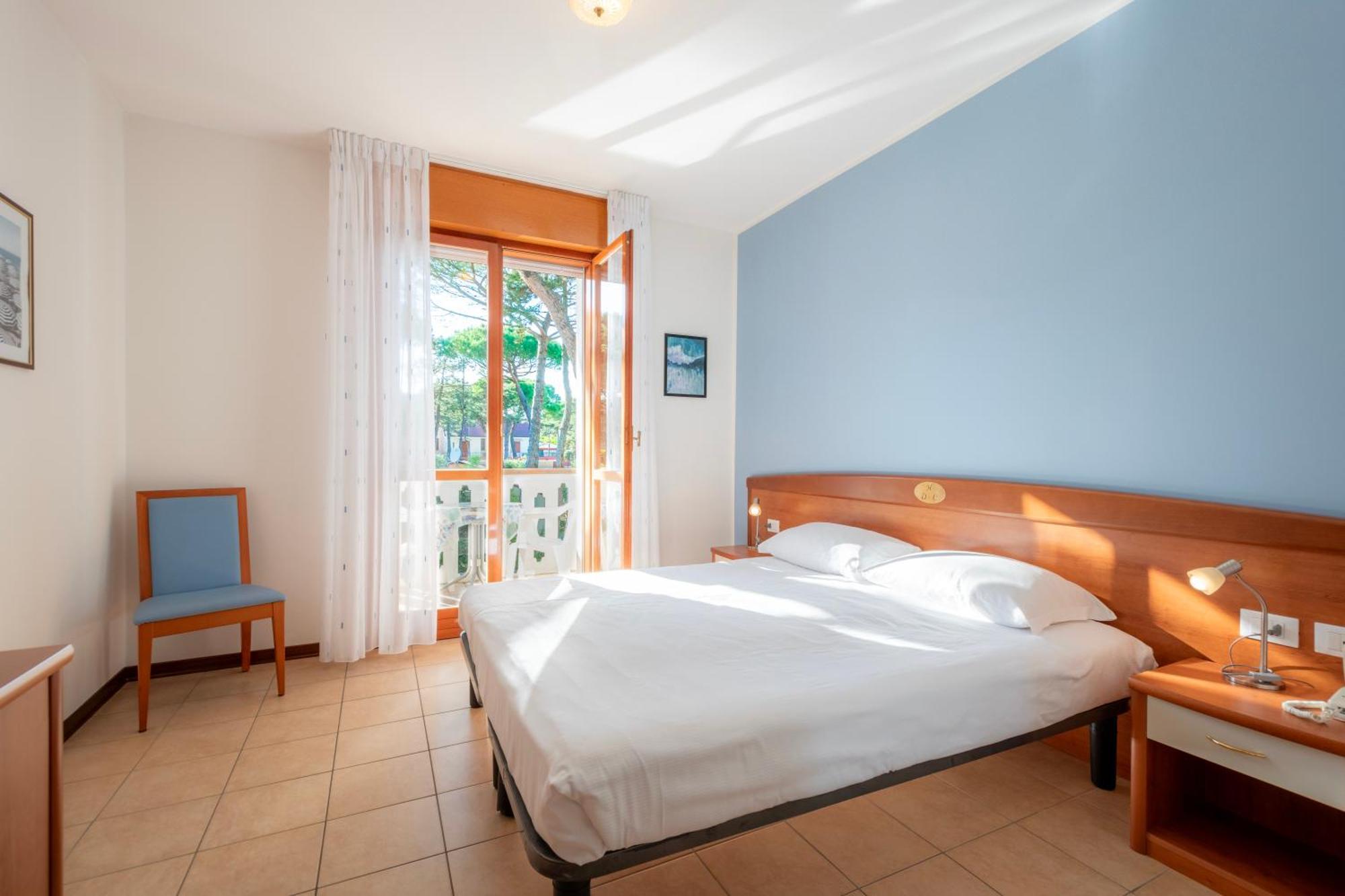 Hotel Caracas Lignano Sabbiadoro Esterno foto