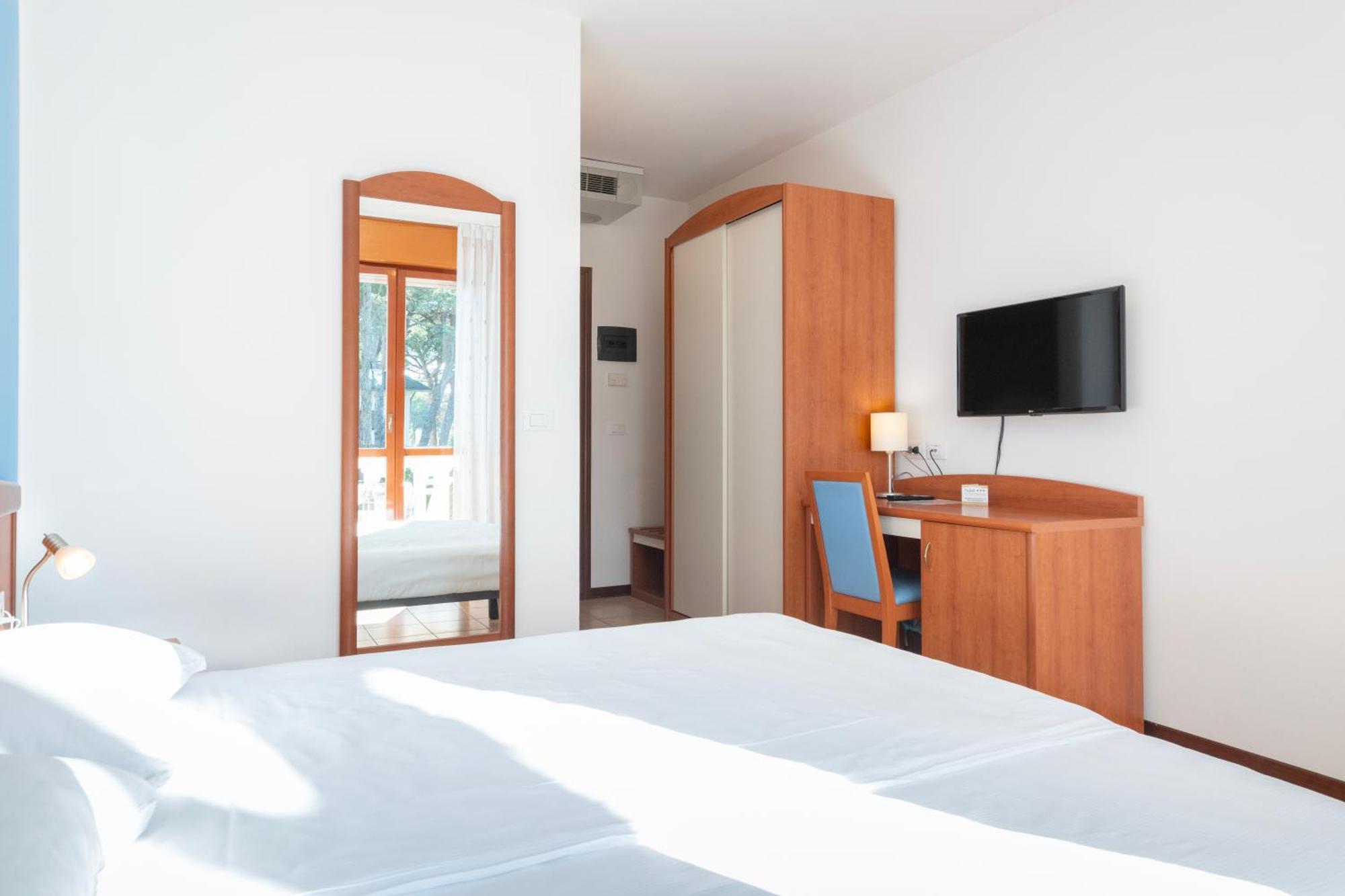 Hotel Caracas Lignano Sabbiadoro Esterno foto
