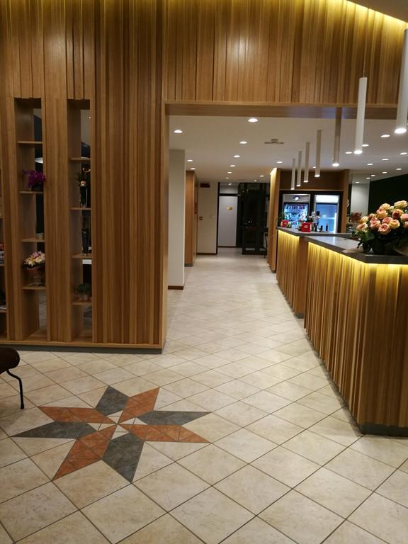 Hotel Caracas Lignano Sabbiadoro Esterno foto